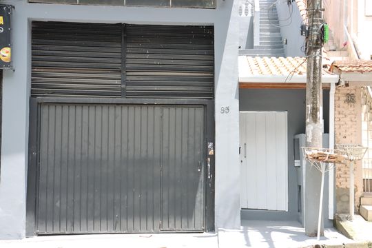 Fachada de casa para alugar com 2 quartos, 350m² em Jardim Novo Embu, Embu das Artes
