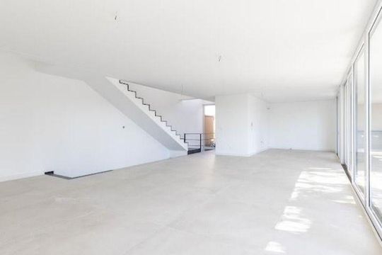 Casa à venda com 4 quartos, 584m² em Jardim Cordeiro, São Paulo