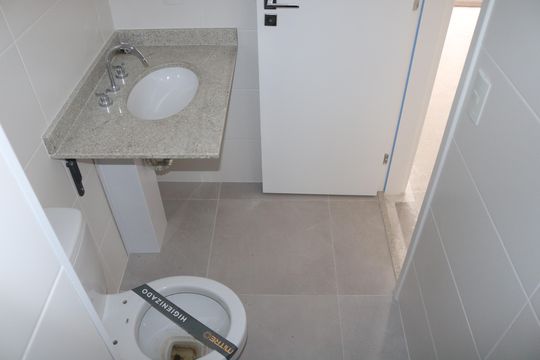 Banheiro Social de kitnet/studio à venda com 1 quarto, 26m² em Perdizes, São Paulo