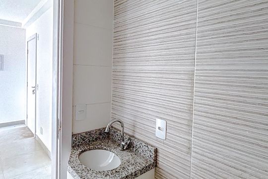 Banheiro de apartamento à venda com 2 quartos, 40m² em Vila Carrão, São Paulo