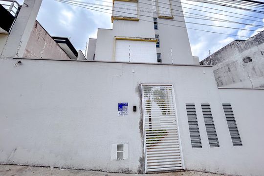 Fachada com Plaquinha de apartamento à venda com 2 quartos, 40m² em Vila Carrão, São Paulo