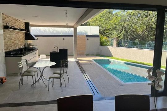 Casa à venda com 3 quartos, 305m² em Swiss Park, Campinas