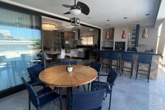 Casa à venda com 4 quartos, 315m² em Swiss Park, Campinas