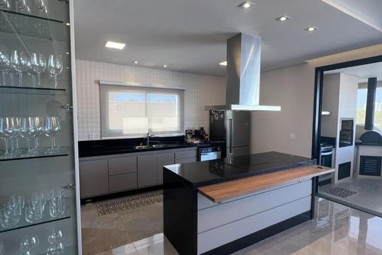 Casa à venda com 4 quartos, 315m² em Swiss Park, Campinas