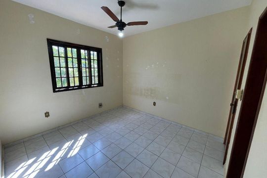 Casa à venda com 4 quartos, 160m² em Itaipu, Niterói