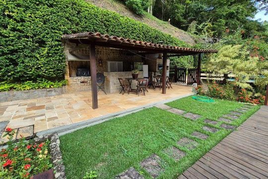 Casa à venda com 4 quartos, 342m² em Itaipu, Niterói