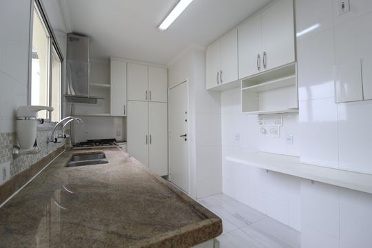 Cozinha de apartamento para alugar com 3 quartos, 100m² em Indianópolis, São Paulo