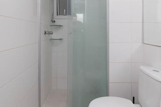 Banheiro Social de apartamento à venda com 3 quartos, 70m² em Cavalhada, Porto Alegre