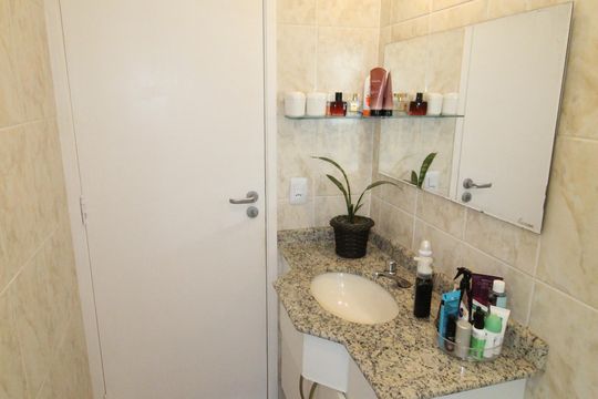 Banheiro da Suíte de apartamento para alugar com 2 quartos, 73m² em Vila Adyana, São José dos Campos