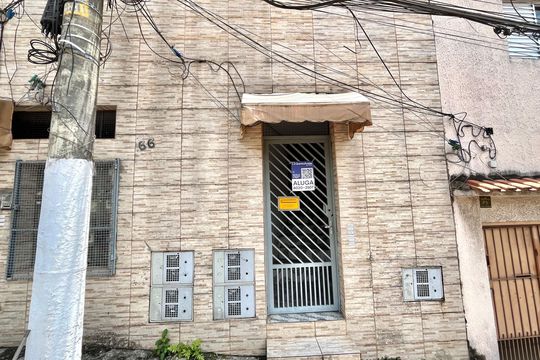 Fachada de casa para alugar com 1 quarto, 36m² em Vila Mira, São Paulo