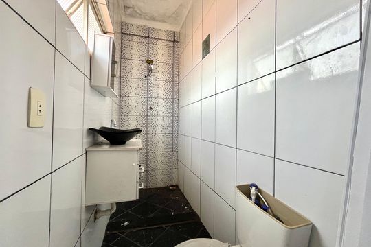 Banheiro Social de casa para alugar com 1 quarto, 36m² em Vila Mira, São Paulo