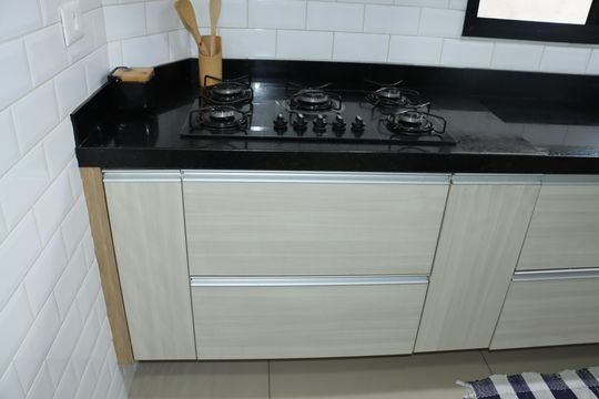 Cozinha de casa de condomínio para alugar com 2 quartos, 177m² em Jardim Semiramis, Cotia
