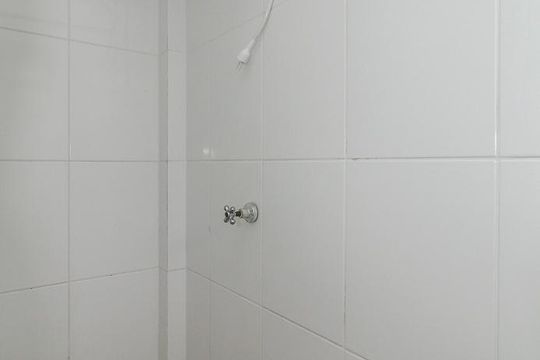 Banheiro de apartamento à venda com 1 quarto, 40m² em Petrópolis, Porto Alegre