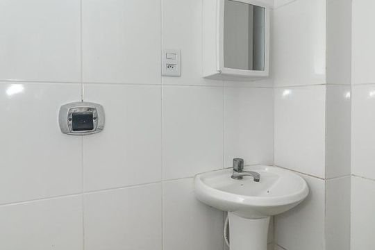 Banheiro de apartamento à venda com 1 quarto, 40m² em Petrópolis, Porto Alegre