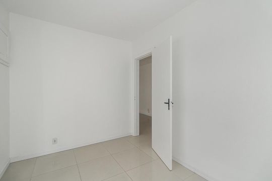 Quarto de apartamento à venda com 1 quarto, 40m² em Petrópolis, Porto Alegre