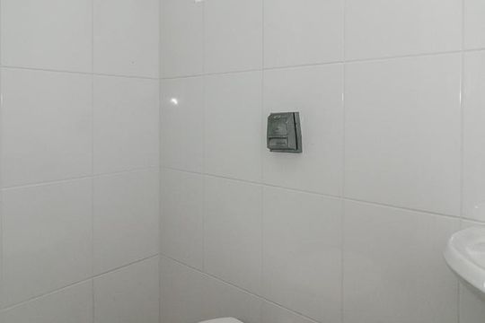 Banheiro de apartamento à venda com 1 quarto, 40m² em Petrópolis, Porto Alegre