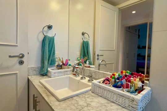 Banheiro de apartamento à venda com 3 quartos, 94m² em Pompeia, São Paulo