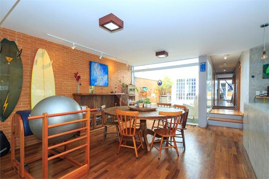Casa à venda com 3 quartos, 340m² em Chácara Monte Alegre, São Paulo
