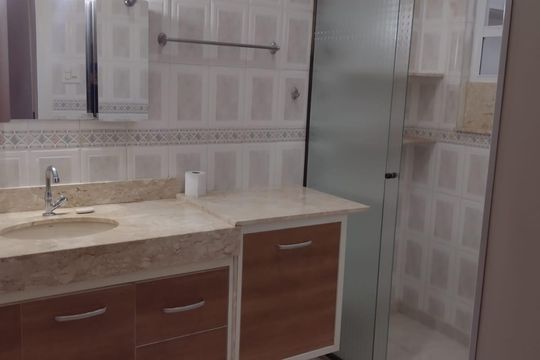 Banheiro de apartamento para alugar com 2 quartos, 120m² em Centro, Jundiaí