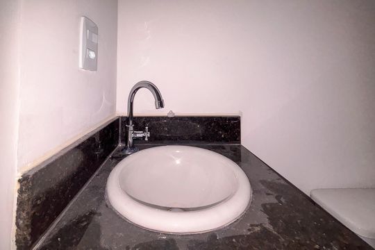 Banheiro de apartamento para alugar com 1 quarto, 28m² em Vila Lucia, São Paulo