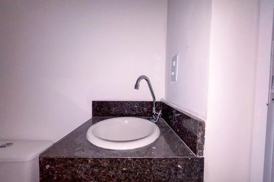 Banheiro Social de apartamento para alugar com 1 quarto, 28m² em Vila Lucia, São Paulo