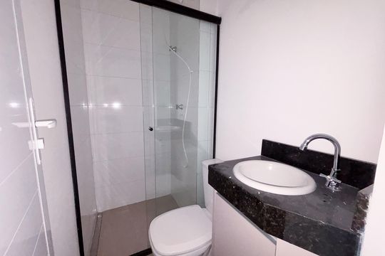 Banheiro de apartamento para alugar com 1 quarto, 28m² em Vila Lucia, São Paulo