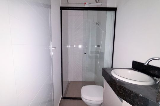 Banheiro de apartamento para alugar com 1 quarto, 28m² em Vila Lucia, São Paulo
