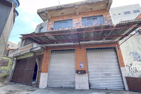 Fachada de casa à venda com 4 quartos, 154m² em Bandeiras, Osasco