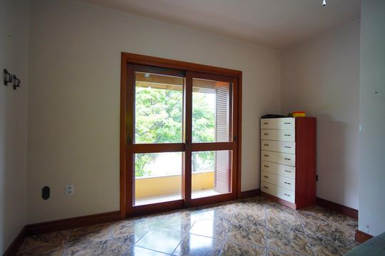 Suíte 2 de casa para alugar com 6 quartos, 475m² em Jardim Itu, Porto Alegre