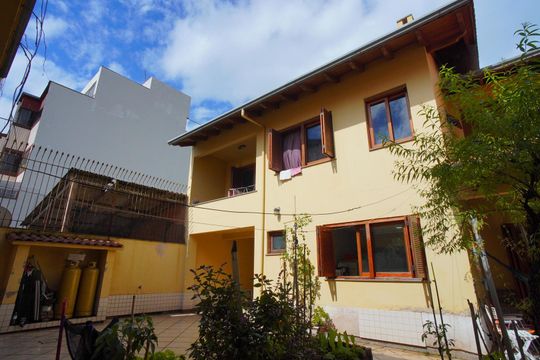 Fachada de casa para alugar com 6 quartos, 475m² em Jardim Itu, Porto Alegre