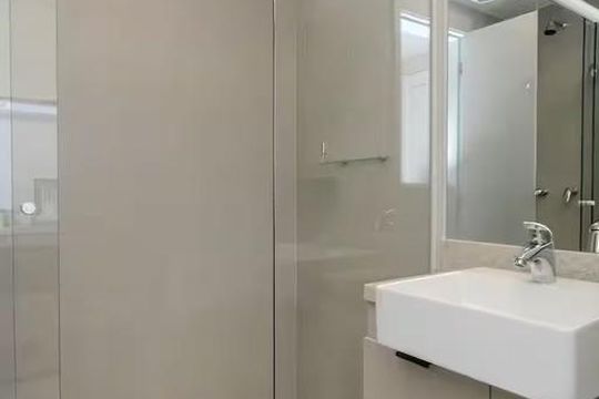 Banheiro  de kitnet/studio para alugar com 1 quarto, 25m² em Boa Vista, Porto Alegre