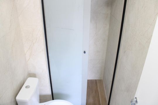 Banheiro de kitnet/studio à venda com 1 quarto, 26m² em Belenzinho, São Paulo
