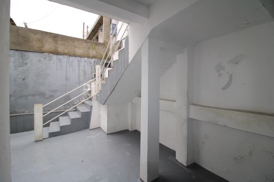 Garagem de casa à venda com 2 quartos, 160m² em Santa Teresinha, São Paulo