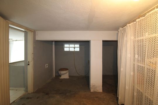 Garagem de casa à venda com 2 quartos, 160m² em Santa Teresinha, São Paulo