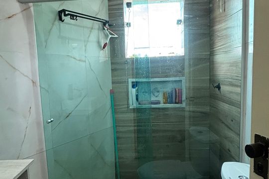 Banheiro 2 de casa à venda com 3 quartos, 102m² em Jardim Cristiane, Santo André