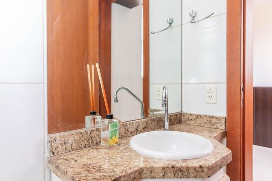 Banheiro de apartamento à venda com 4 quartos, 150m² em Fernão Dias, Belo Horizonte