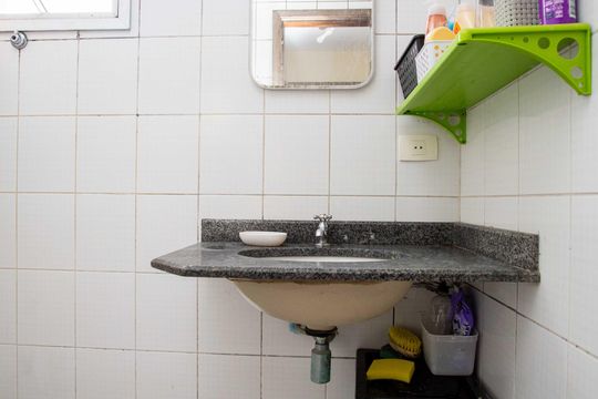 Banheiro de apartamento à venda com 2 quartos, 60m² em Jardim Diadema, Diadema