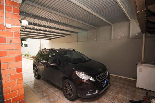 Garagem de casa à venda com 2 quartos, 210m² em Aberta dos Morros, Porto Alegre