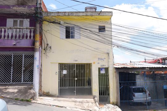 Fachada do imóvel - Placa instalada no portão do imóvel - Código FPOT-876 de casa para alugar com 1 quarto, 30m² em Cidade Líder, São Paulo