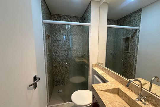Banheiro de apartamento para alugar com 1 quarto, 26m² em Bethaville I, Barueri
