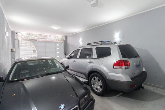 Garagem de casa à venda com 3 quartos, 175m² em Jardim Norma, São Paulo