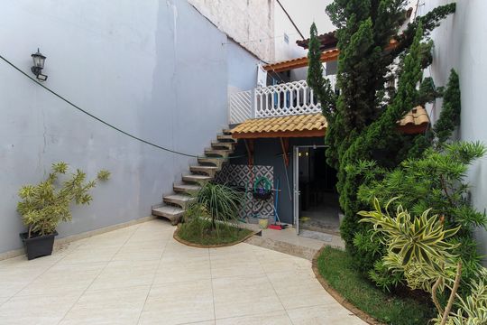 Quintal de casa à venda com 3 quartos, 175m² em Jardim Norma, São Paulo
