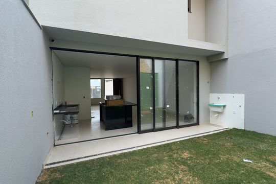 Quintal de casa à venda com 3 quartos, 146m² em Estoril, Belo Horizonte