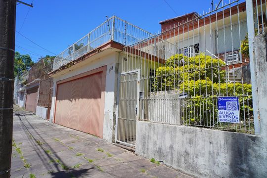 Garagem de casa para alugar com 5 quartos, 240m² em Santa Tereza, Porto Alegre