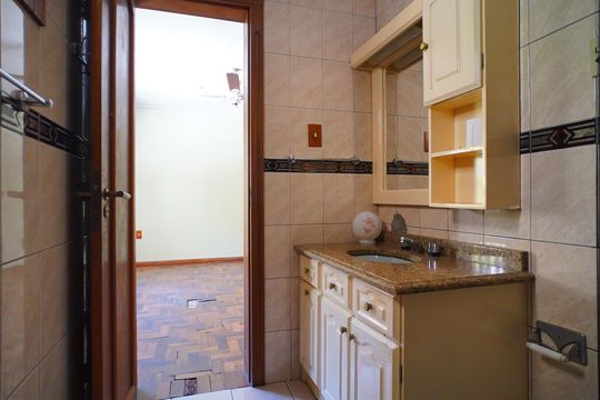 Banheiro da Suíte de casa para alugar com 5 quartos, 240m² em Santa Tereza, Porto Alegre