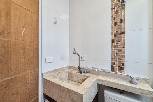 Banheiro Social de apartamento à venda com 2 quartos, 65m² em Vila Alvinopolis, São Bernardo do Campo