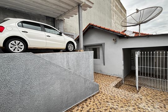 Garagem de casa à venda com 6 quartos, 210m² em Parque das Nações, Santo André