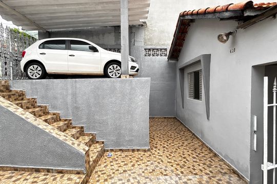 Quintal - Garagem de casa à venda com 6 quartos, 210m² em Parque das Nações, Santo André