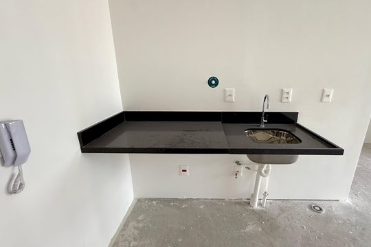 Cozinha de kitnet/studio para alugar com 1 quarto, 27m² em Cidade Monções, São Paulo