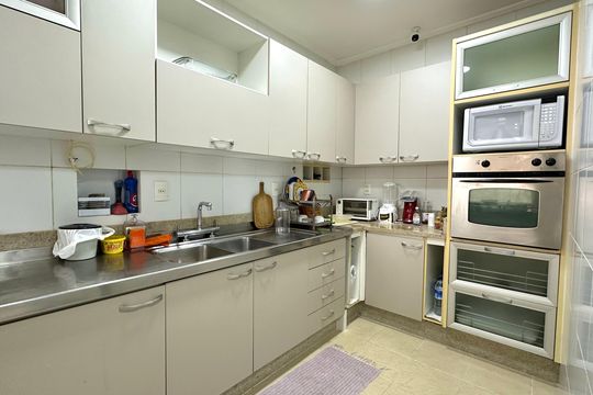 Cozinha de apartamento à venda com 3 quartos, 249m² em Copacabana, Rio de Janeiro